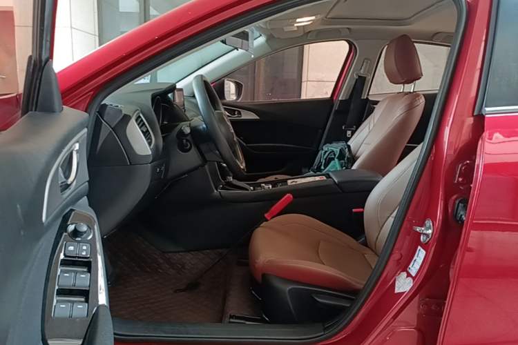 Used Mazda 3 Axela 2017 Sedan 1.5L Automatic Luxury Model Emission Standard China V Driver Seat