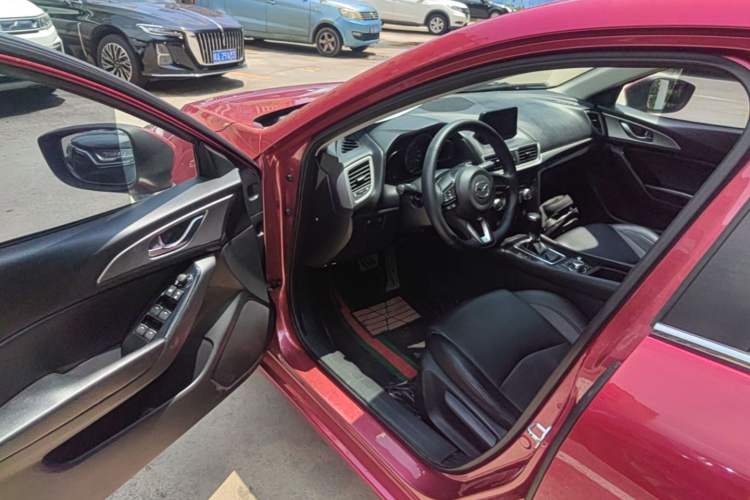 Used Mazda 3 Axela 2017 Sedan 1.5L Automatic Luxury Model Emission Standard China V Driver Seat