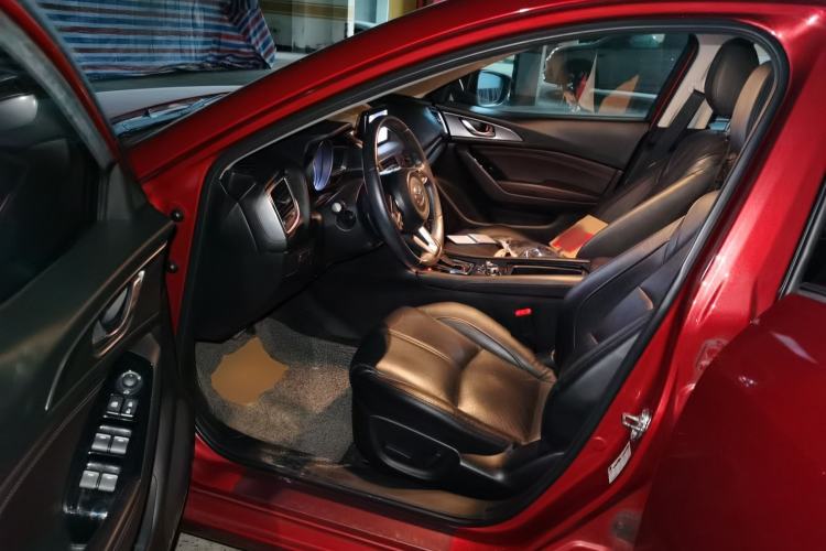 Used Mazda 3 Axela 2017 Hatchback 2.0L Automatic Sport Model China V Emission Standard Driver Seat