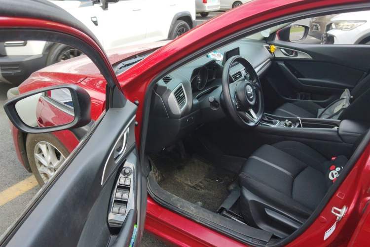 Used Mazda 3 Axela 2017 Sedan 1.5L Automatic Luxury Model Emission Standard China V Driver Seat