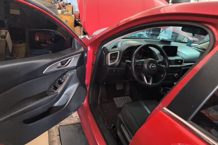 Used Mazda 3 Axela 2017 Sedan 1.5L Automatic Luxury Model Emission Standard China V Driver Seat