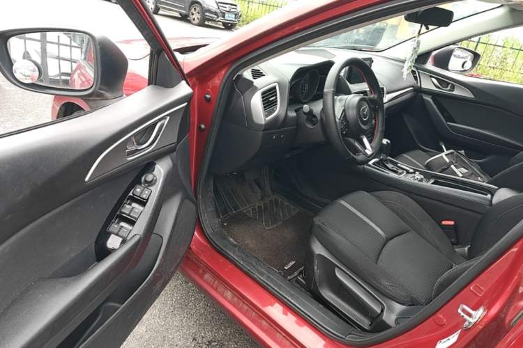 Used Mazda 3 Axela 2017 Sedan 1.5L Automatic Luxury Model Emission Standard China V Driver Seat