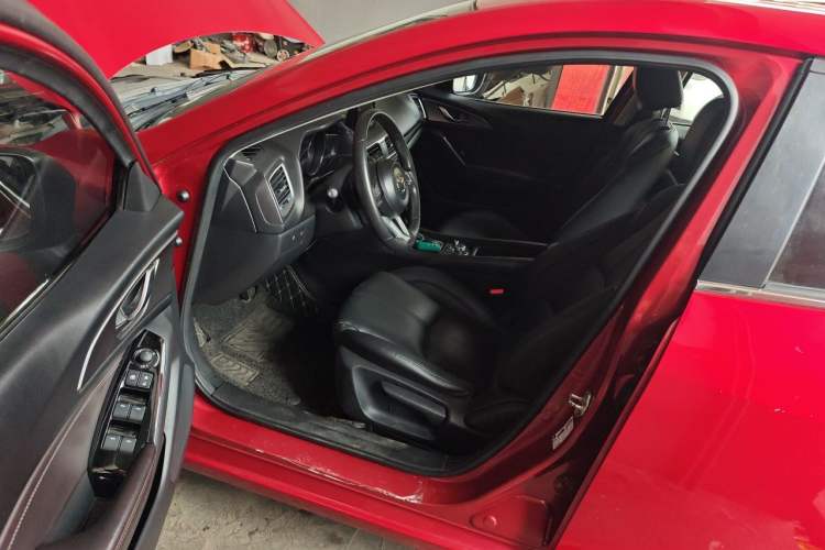 Used Mazda 3 Axela 2017 Hatchback 2.0L Automatic Luxury Model Emission Standard China V Driver Seat