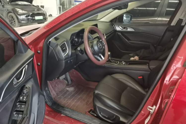 Used Mazda 3 Axela 2017 Sedan 2.0L Automatic Flagship Model China V Standard Driver Seat
