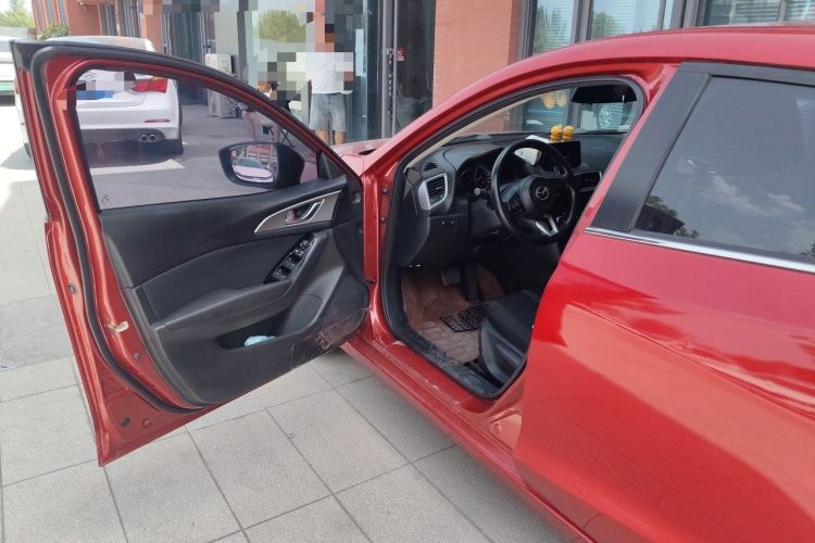 Used Mazda 3 Axela 2017 Sedan 1.5L Automatic Luxury Model Emission Standard China V Driver Seat