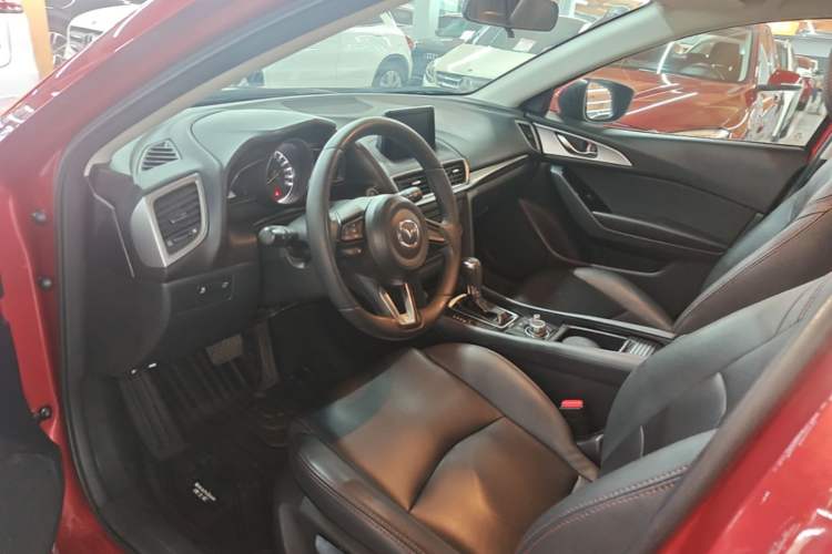 Used Mazda 3 Axela 2017 Hatchback 2.0L Automatic Luxury Model Emission Standard China V Driver Seat