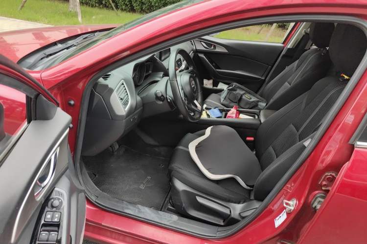 Used Mazda 3 Axela 2017 Hatchback 2.0L Automatic Luxury Model China VI Standard Driver Seat