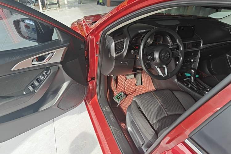 Used Mazda 3 Axela 2017 Sedan 1.5L Automatic Luxury Model Emission Standard China V Driver Seat