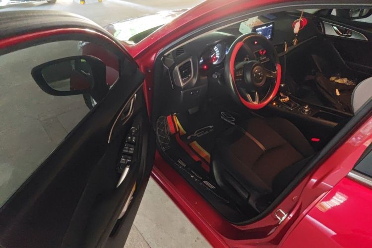 Used Mazda 3 Axela 2017 Hatchback 1.5L Automatic Luxury Model Emission Standard China V Driver Seat