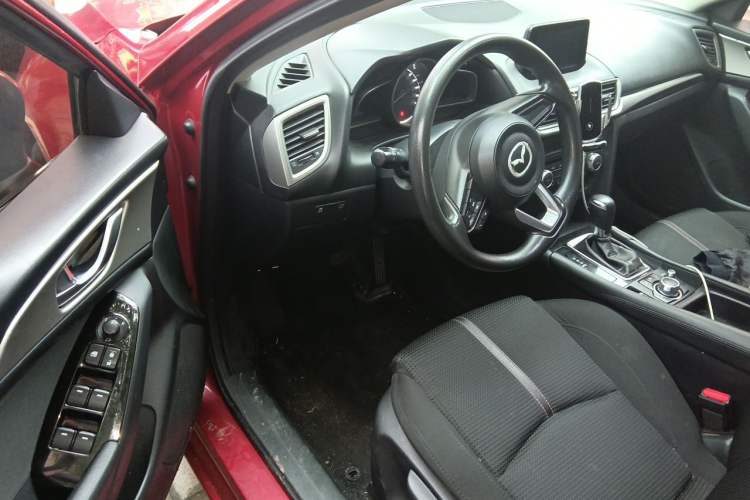 Used Mazda 3 Axela 2017 Sedan 1.5L Automatic Luxury Model Emission Standard China V Driver Seat