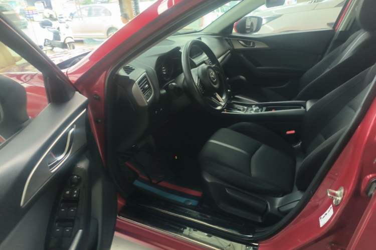 Used Mazda 3 Axela 2017 Sedan 1.5L Automatic Luxury Model Emission Standard China V Driver Seat