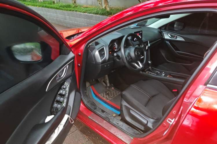 Used Mazda 3 Axela 2017 Sedan 1.5L Automatic Luxury Model Emission Standard China V Driver Seat