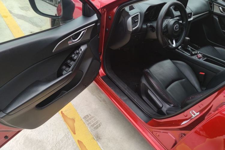 Used Mazda 3 Axela 2017 Sedan 1.5L Automatic Luxury Model Emission Standard China V Driver Seat