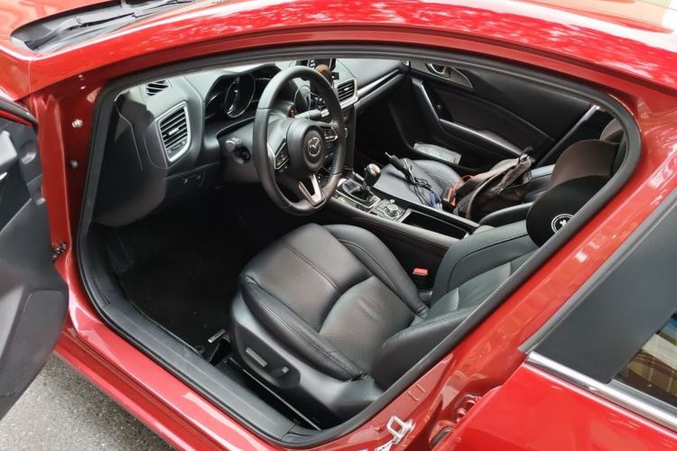 Used Mazda 3 Axela 2017 Sedan 2.0L Automatic Flagship Model China V Standard Driver Seat