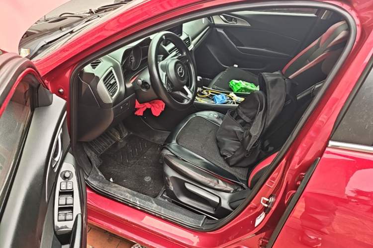 Used Mazda 3 Axela 2017 Sedan 1.5L Automatic Luxury Model Emission Standard China V Driver Seat