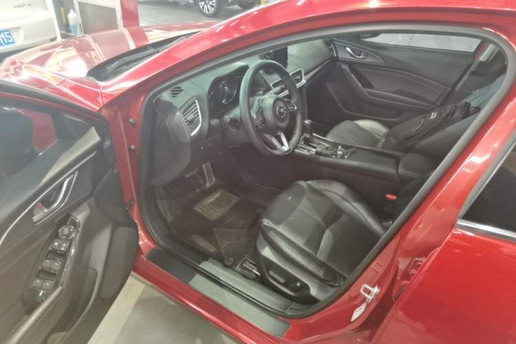 Used Mazda 3 Axela 2017 Hatchback 2.0L Automatic Sport Model China V Emission Standard Driver Seat