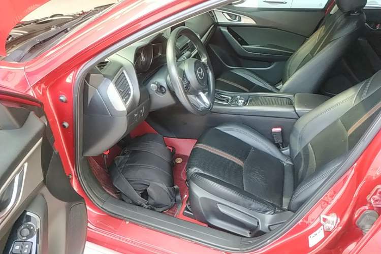 Used Mazda 3 Axela 2017 Sedan 1.5L Automatic Luxury Model Emission Standard China V Driver Seat