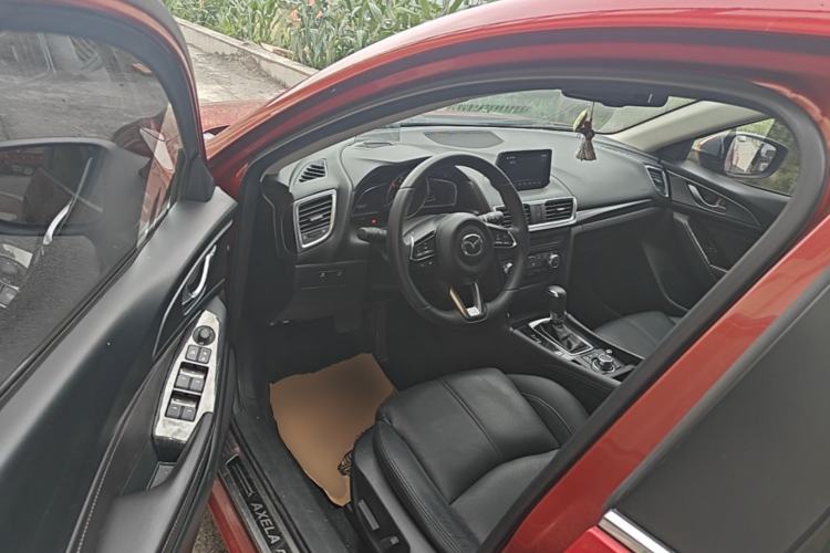 Used Mazda 3 Axela 2017 Hatchback 2.0L Automatic Sport Model China V Emission Standard Driver Seat