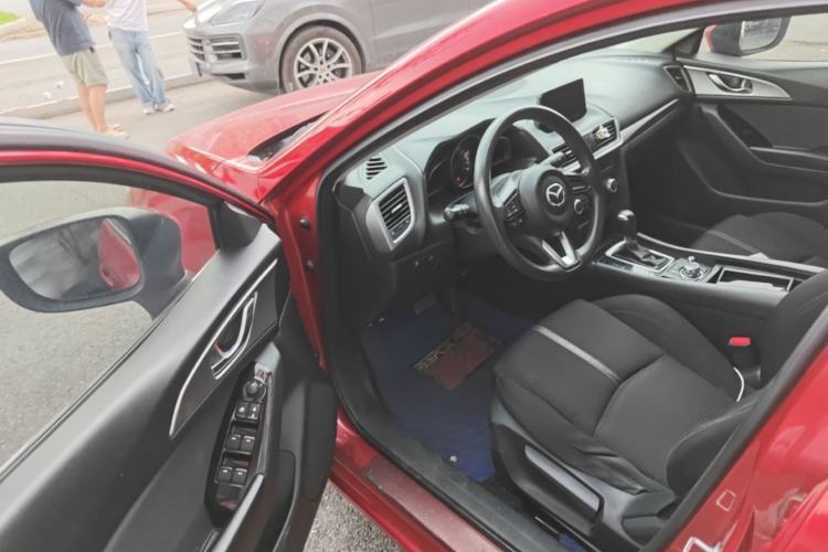 Used Mazda 3 Axela 2017 Hatchback 1.5L Automatic Luxury Model Emission Standard China V Driver Seat