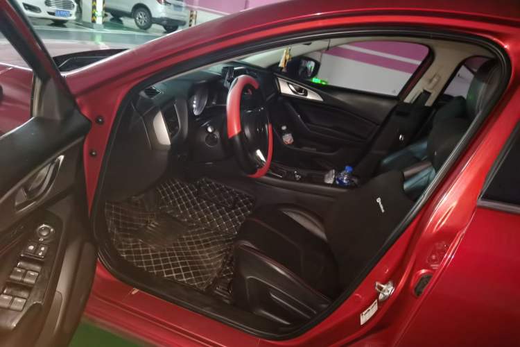 Used Mazda 3 Axela 2017 Hatchback 1.5L Automatic Luxury Model Emission Standard China V Driver Seat