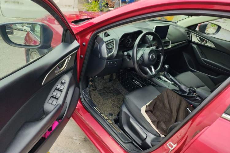 Used Mazda 3 Axela 2017 Hatchback 1.5L Automatic Comfort Model Emission Standard China V Driver Seat
