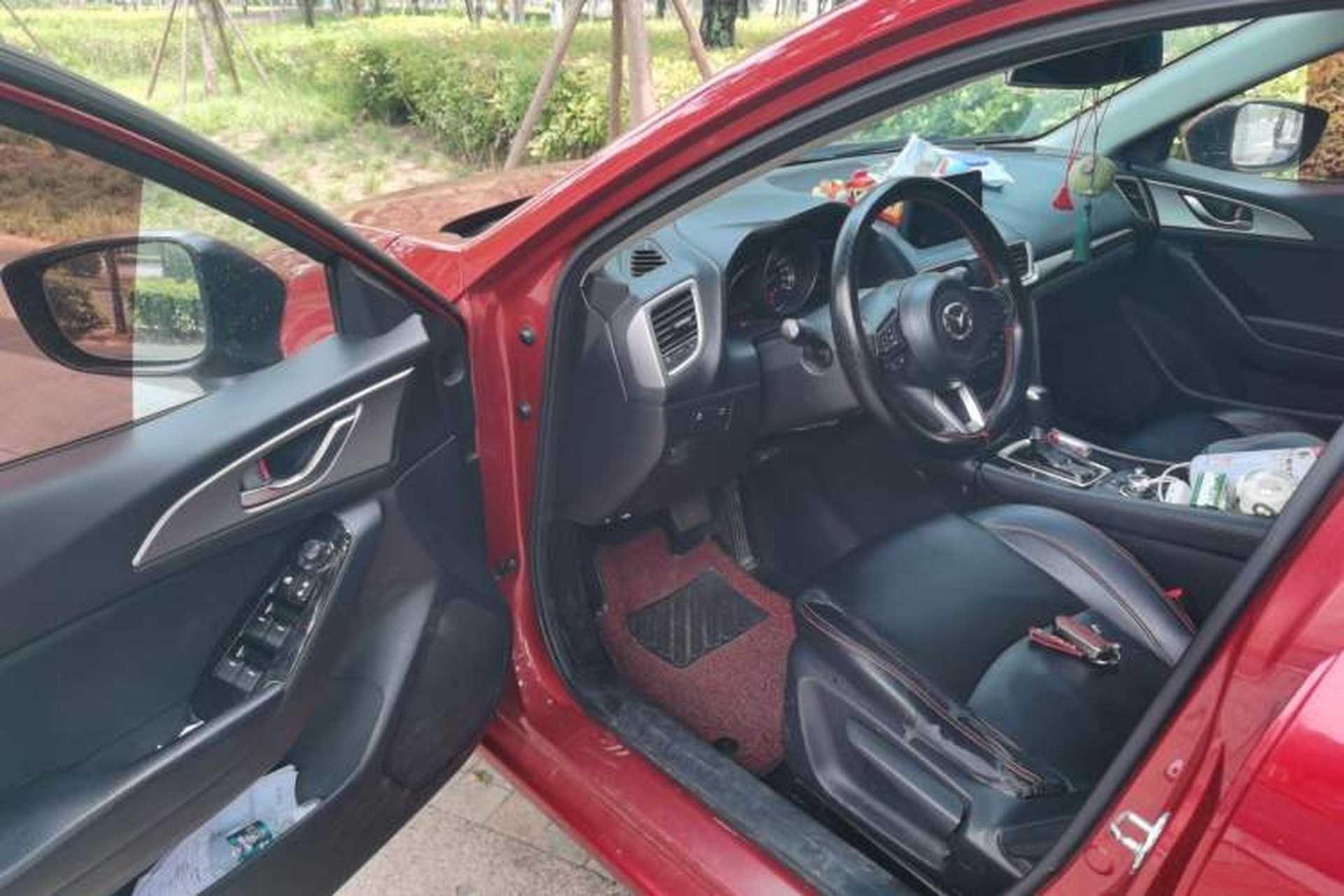 Used Mazda 3 Axela 2017 Hatchback 1.5L Automatic Luxury Model China VI Standard Driver Seat