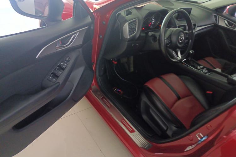 Used Mazda 3 Axela 2017 Hatchback 1.5L Automatic Luxury Model Emission Standard China V Driver Seat