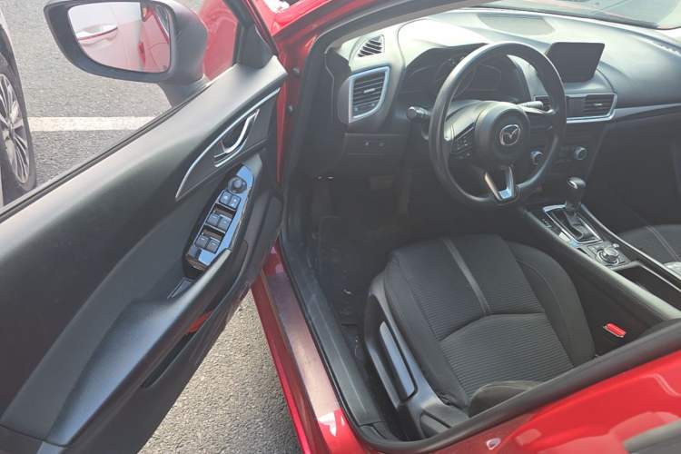 Used Mazda 3 Axela 2017 Sedan 1.5L Automatic Luxury Model Emission Standard China V Driver Seat