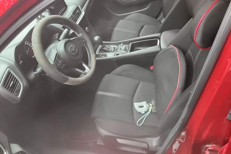 Used Mazda 3 Axela 2017 Sedan 1.5L Automatic Luxury Model Emission Standard China V Driver Seat