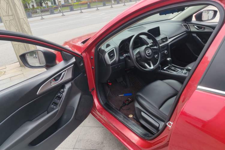 Used Mazda 3 Axela 2017 Sedan 1.5L Automatic Luxury Model Emission Standard China V Driver Seat