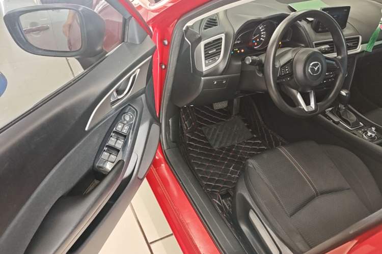 Used Mazda 3 Axela 2017 Hatchback 1.5L Automatic Luxury Model Emission Standard China V Driver Seat