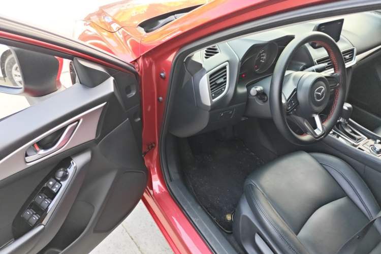 Used Mazda 3 Axela 2017 Sedan 1.5L Automatic Luxury Model Emission Standard China V Driver Seat