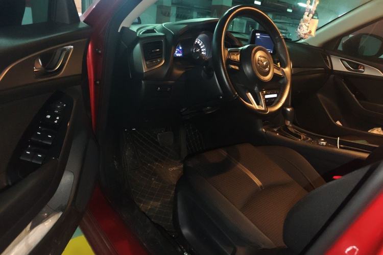 Used Mazda 3 Axela 2017 Sedan 1.5L Automatic Luxury Model Emission Standard China V Driver Seat