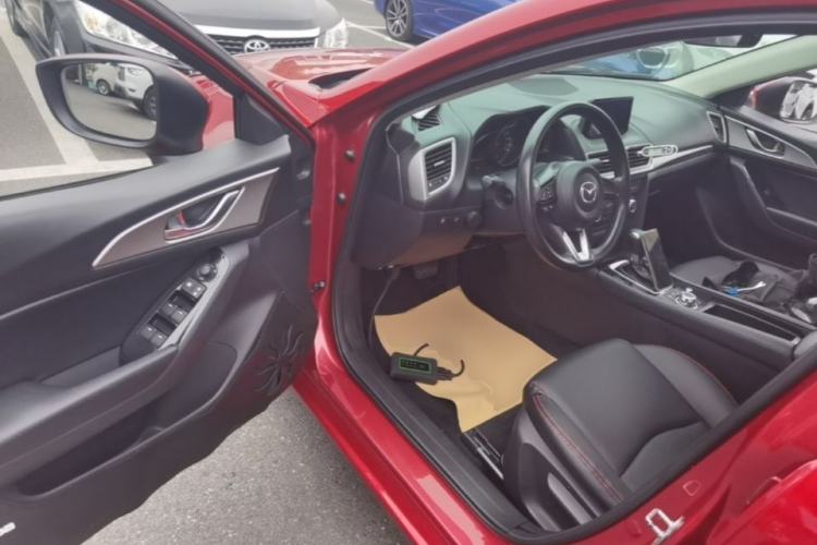 Used Mazda 3 Axela 2017 Sedan 1.5L Automatic Luxury Model Emission Standard China V Driver Seat