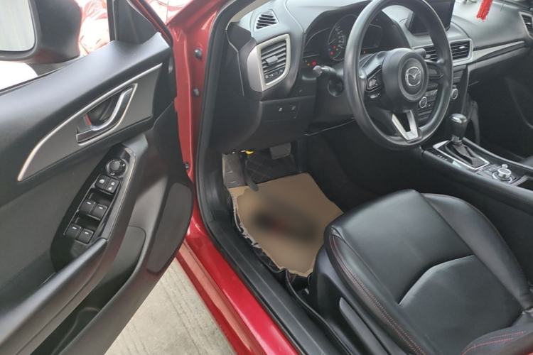 Used Mazda 3 Axela 2017 Sedan 1.5L Automatic Luxury Model Emission Standard China V Driver Seat