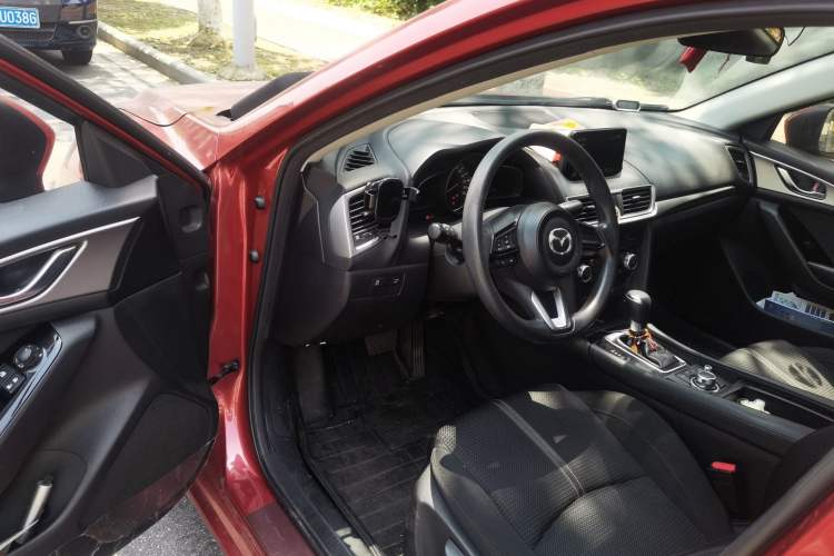 Used Mazda 3 Axela 2017 Sedan 1.5L Automatic Luxury Model Emission Standard China V Driver Seat