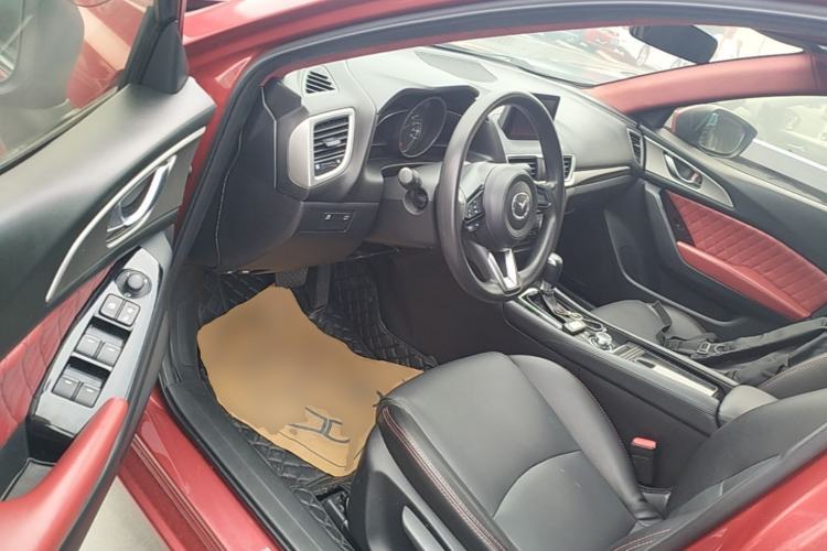 Used Mazda 3 Axela 2017 Sedan 1.5L Automatic Luxury Model Emission Standard China V Driver Seat