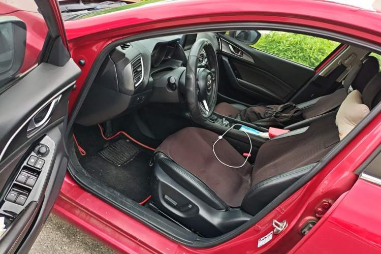 Used Mazda 3 Axela 2017 Sedan 2.0L Automatic Prestige Model China V Standard Driver Seat
