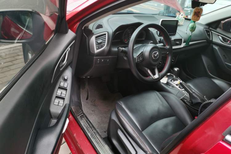 Used Mazda 3 Axela 2017 Sedan 1.5L Automatic Luxury Model Emission Standard China V Driver Seat