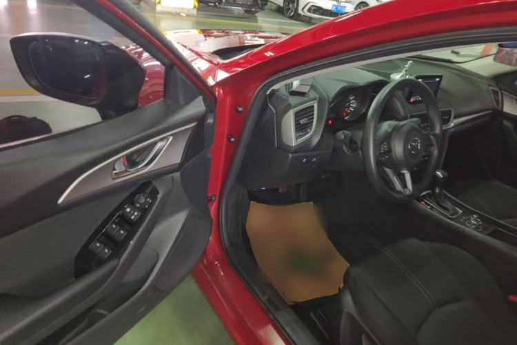Used Mazda 3 Axela 2017 Sedan 1.5L Automatic Luxury Model Emission Standard China V Driver Seat