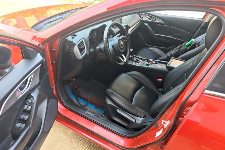 Used Mazda 3 Axela 2017 Sedan 1.5L Automatic Luxury Model Emission Standard China V Driver Seat