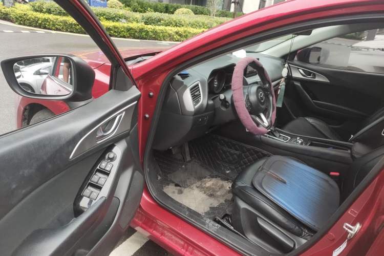 Used Mazda 3 Axela 2017 Sedan 1.5L Automatic Luxury Model Emission Standard China V Driver Seat