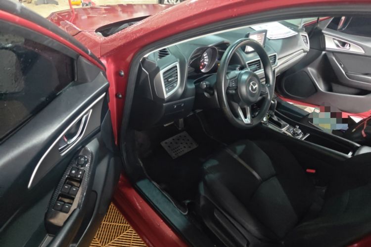 Used Mazda 3 Axela 2017 Sedan 1.5L Automatic Luxury Model Emission Standard China V Driver Seat