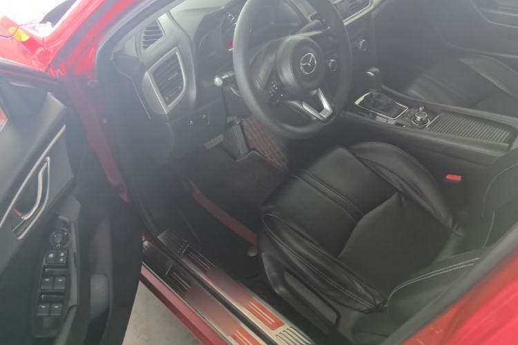 Used Mazda 3 Axela 2017 Sedan 1.5L Automatic Luxury Model Emission Standard China V Driver Seat