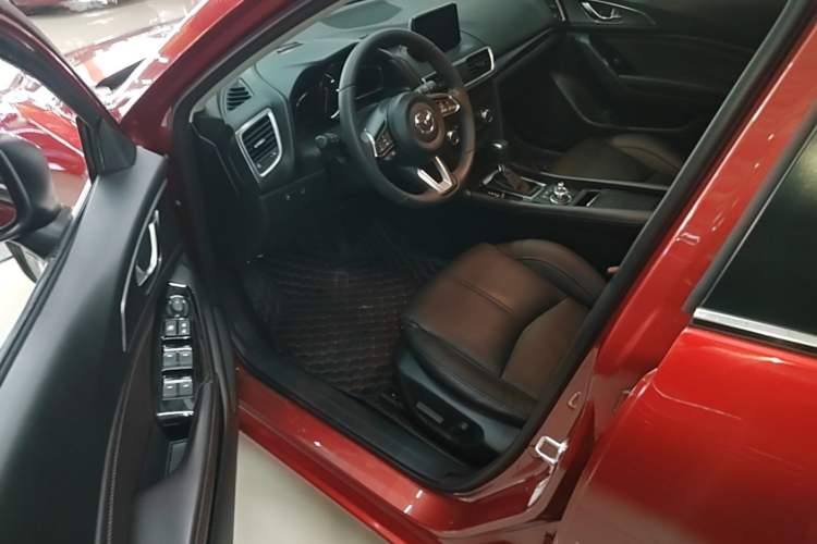 Used Mazda 3 Axela 2017 Hatchback 2.0L Automatic Sport Model China V Emission Standard Driver Seat