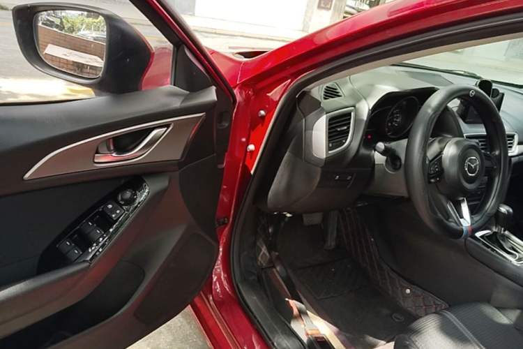 Used Mazda 3 Axela 2017 Sedan 1.5L Automatic Luxury Model Emission Standard China V Driver Seat