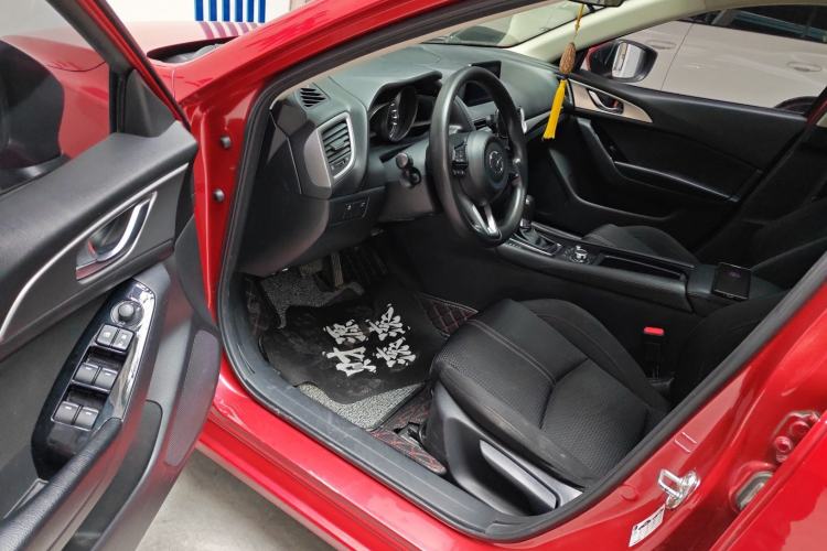 Used Mazda 3 Axela 2017 Hatchback 1.5L Automatic Luxury Model Emission Standard China V Driver Seat