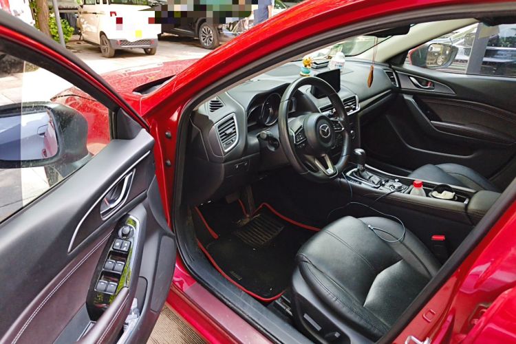 Used Mazda 3 Axela 2017 Hatchback 2.0L Automatic Sport Model China V Emission Standard Driver Seat