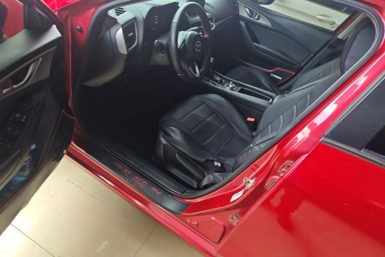 Used Mazda 3 Axela 2017 Sedan 1.5L Automatic Luxury Model Emission Standard China V Driver Seat