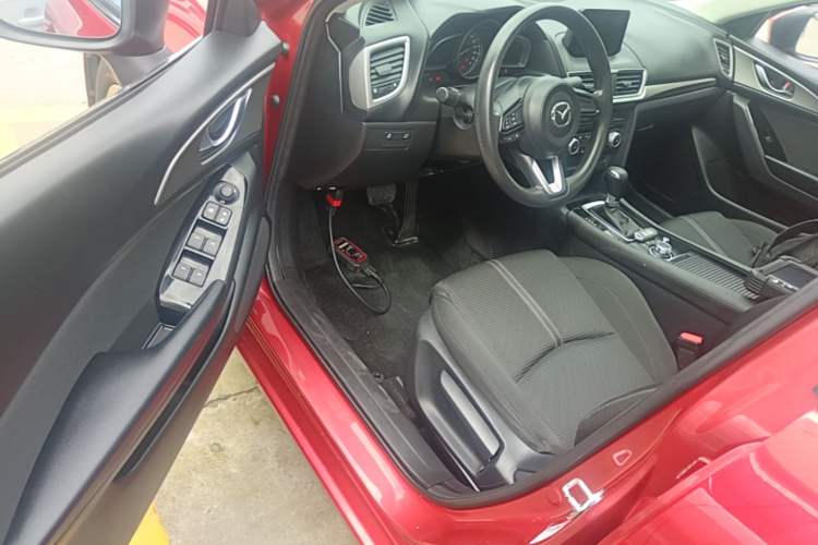 Used Mazda 3 Axela 2017 Sedan 1.5L Automatic Luxury Model Emission Standard China V Driver Seat